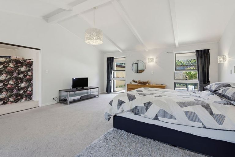 Photo of property in 21 Rawene Street, Waikanae, 5036