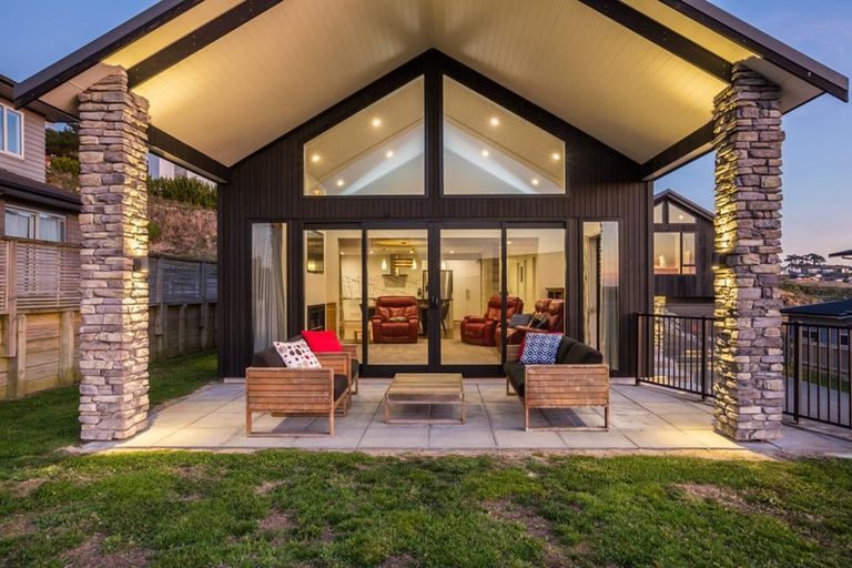 Photo of property in 14 The Fjord, Aotea, Porirua, 5024