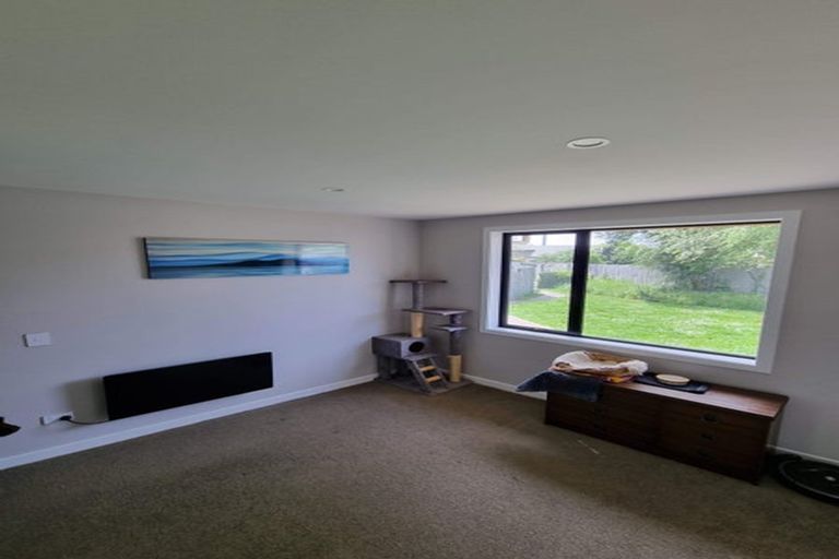 Photo of property in 10 Denniston Crescent, Redwood, Christchurch, 8051