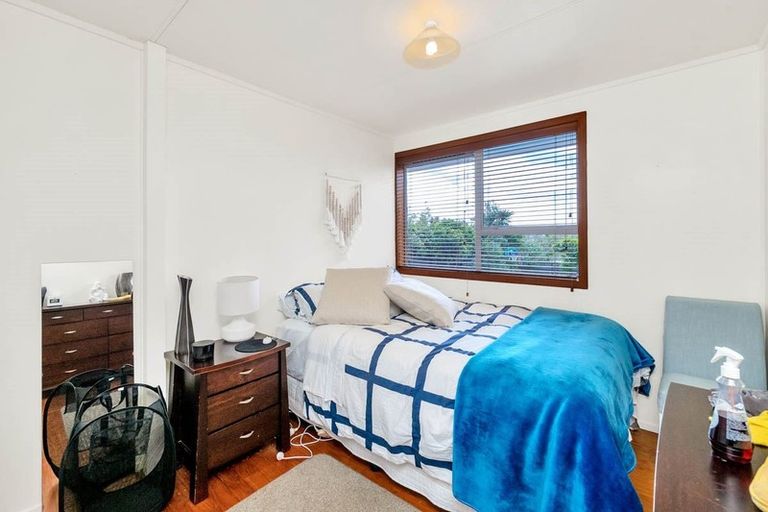 Photo of property in 23 Knights Road, Rothesay Bay, Auckland, 0630