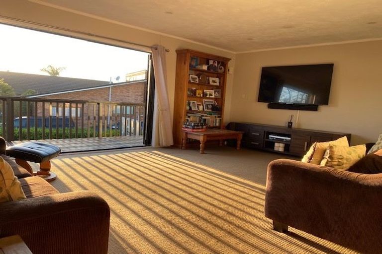 Photo of property in 141 West Harbour Drive, West Harbour, Auckland, 0618