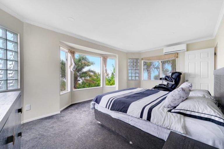 Photo of property in 13 San Martin Place, Goodwood Heights, Auckland, 2105