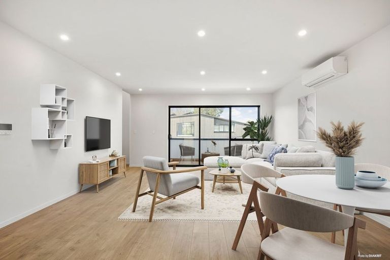 Photo of property in 2/258 Lake Road, Hauraki, Auckland, 0622