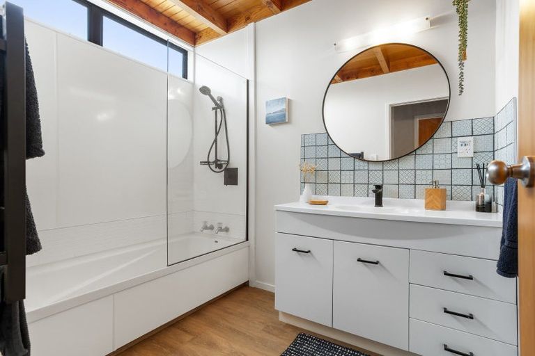 Photo of property in 202 Beverley Terrace, Whangamata, 3620