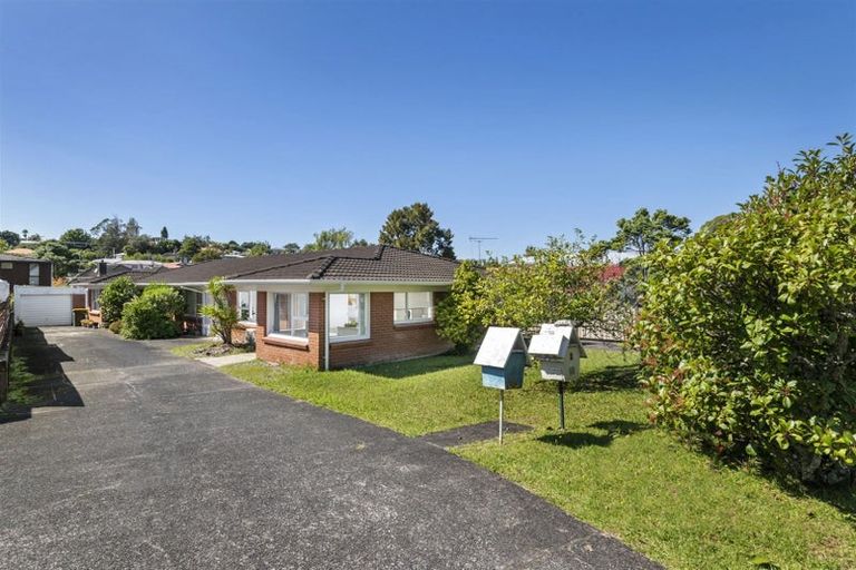 Photo of property in 1/12 Keldale Place, Forrest Hill, Auckland, 0620