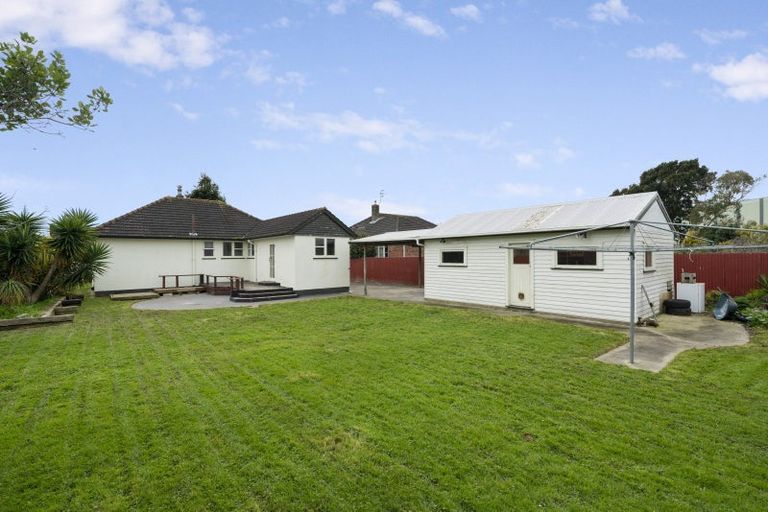 Photo of property in 12 Bristol Crescent, Roslyn, Palmerston North, 4414