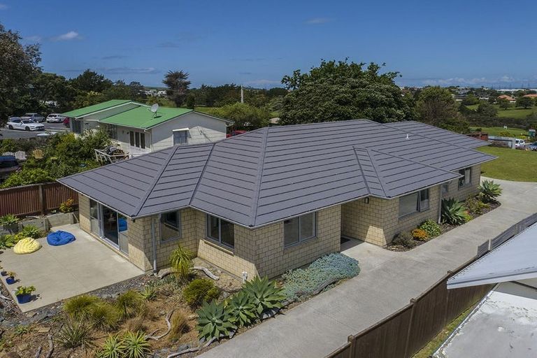 Photo of property in 1333 Whangaparaoa Road, Army Bay, Whangaparaoa, 0930