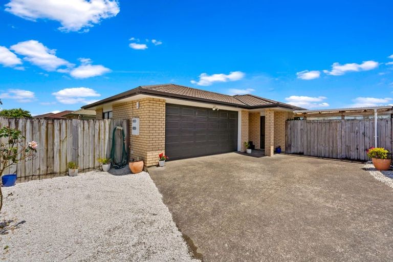 Photo of property in 19 Raabia Close, Parakai, 0830