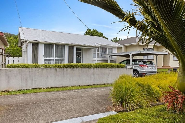 Photo of property in 32 Pendarves Street, New Plymouth, 4310