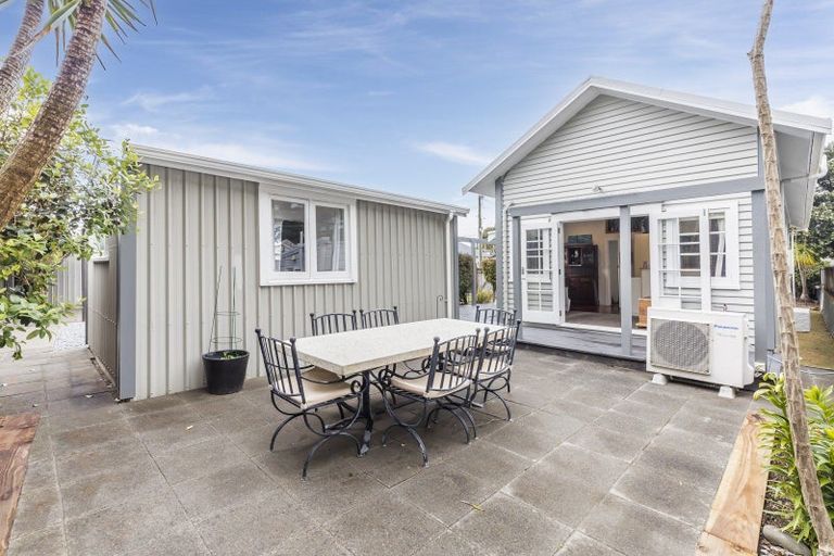 Photo of property in 34 Rua Street, Lyall Bay, Wellington, 6022