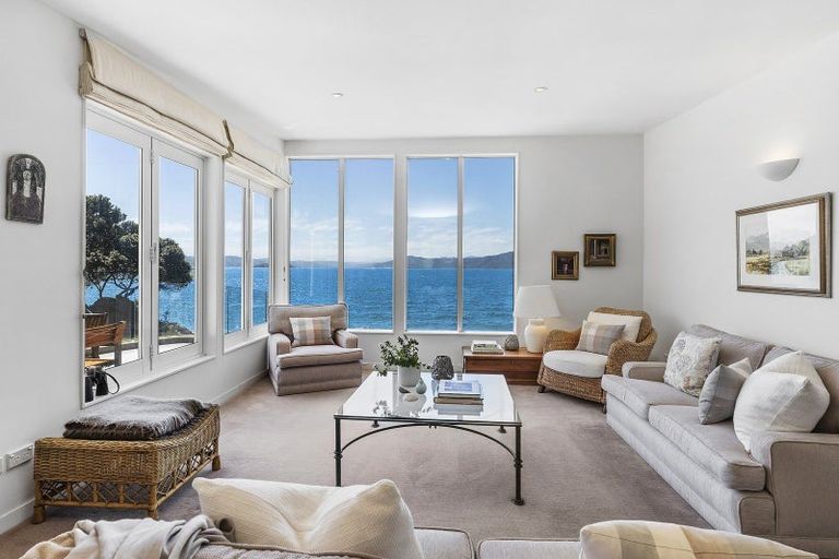 Photo of property in 353a Karaka Bay Road, Karaka Bays, Wellington, 6022