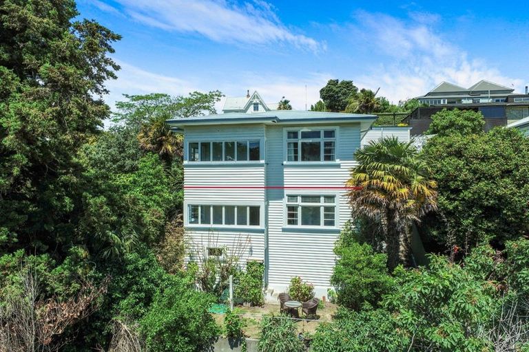 Photo of property in 8 Hadfield Terrace, Bluff Hill, Napier, 4110