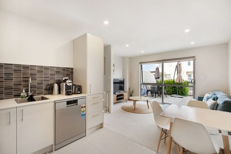 Photo of property in 33/11 Ray Small Drive, Papakura, 2110