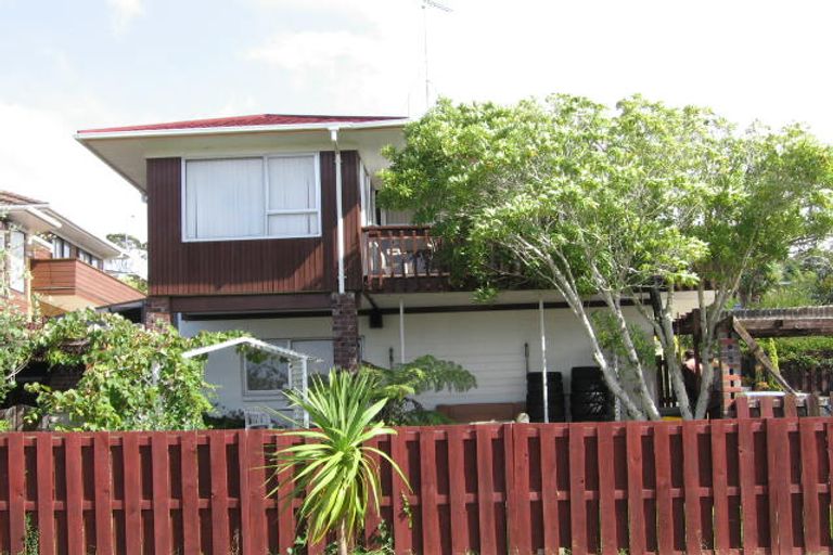 Photo of property in 2/27 Pakira Avenue, Glendene, Auckland, 0602