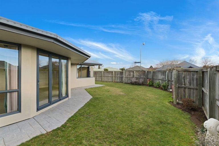 Photo of property in 2 Anglesea Avenue, Parklands, Christchurch, 8083