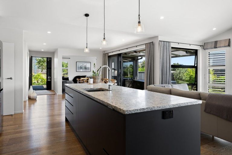 Photo of property in 20 Topping Place, Whitianga, 3510