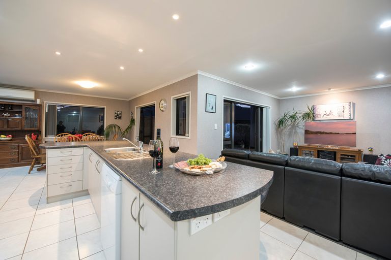 Photo of property in 31 Tomika Crescent, Papamoa Beach, Papamoa, 3118