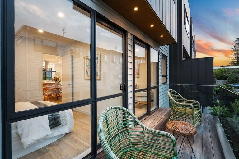 Photo of property in 4d Fowler Street, Northcote, Auckland, 0627