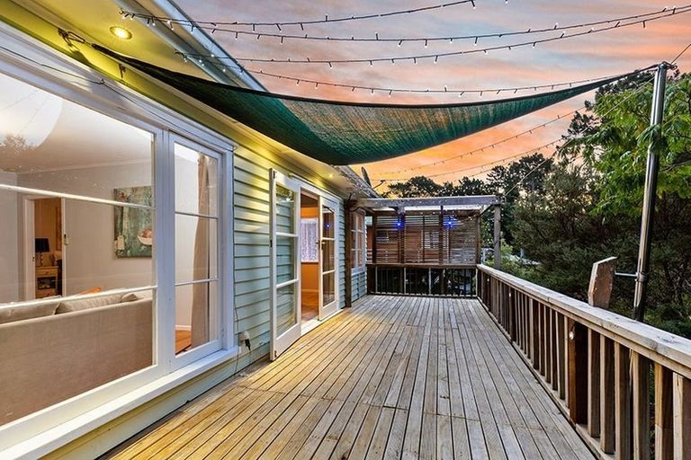 Photo of property in 13 Claverdon Drive, Massey, Auckland, 0614