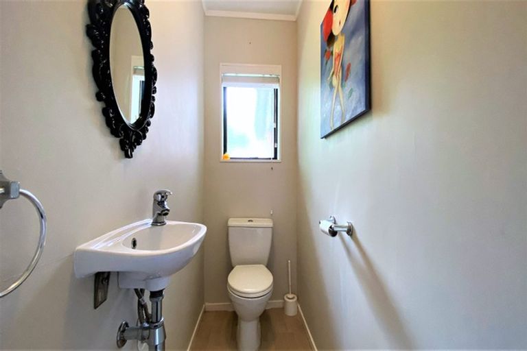Photo of property in 16 Cherub Place, West Harbour, Auckland, 0618