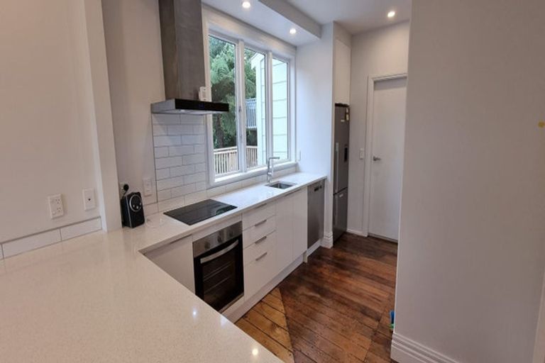 Photo of property in 131 Kelburn Parade, Kelburn, Wellington, 6012