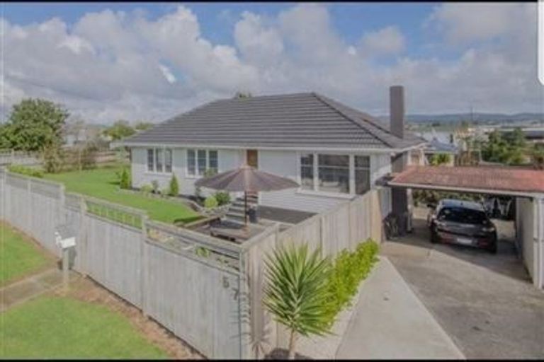 Photo of property in 57 Amberley Avenue, Te Atatu South, Auckland, 0610