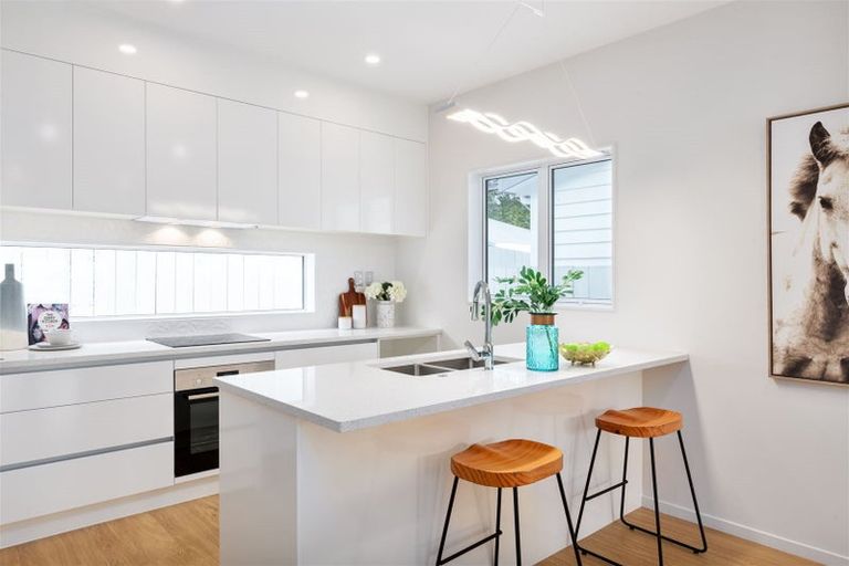 Photo of property in 3d Kingdale Road, Henderson, Auckland, 0610