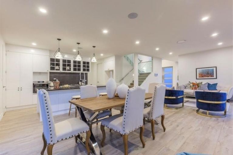 Photo of property in 10 Ian Gordon Lane, Orewa, 0931