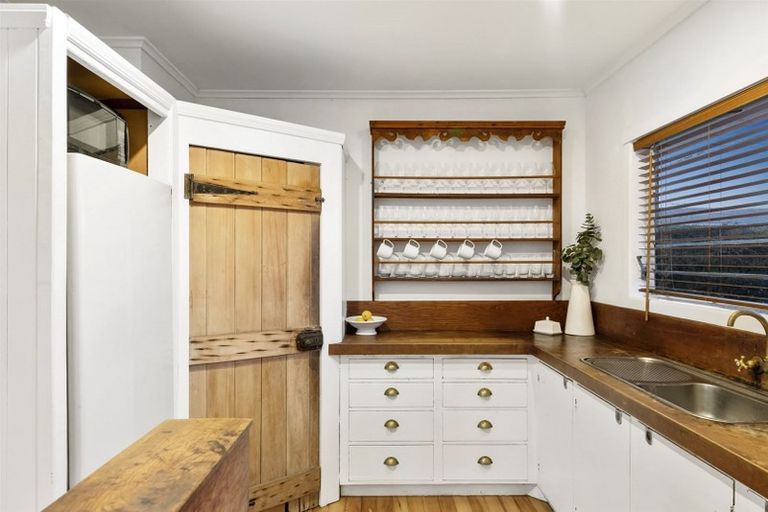 Photo of property in 2/259 Glenfield Road, Hillcrest, Auckland, 0627