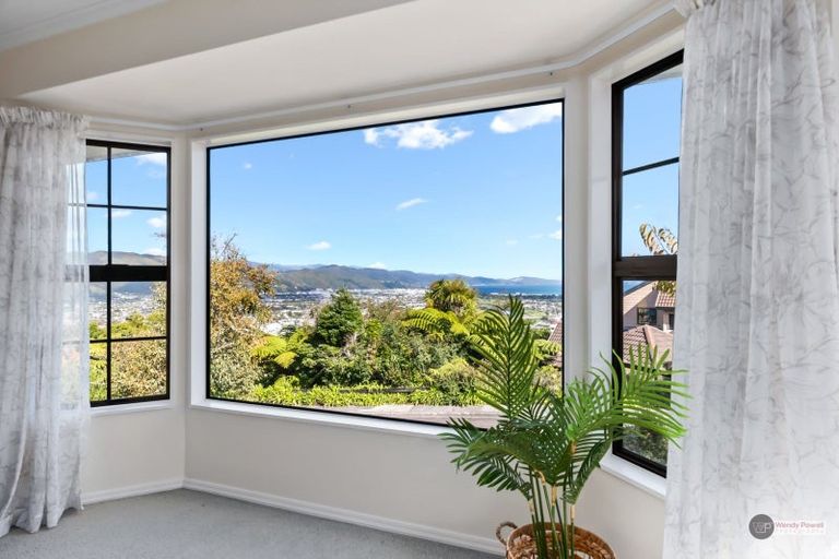 Photo of property in 94 Viewmont Drive, Harbour View, Lower Hutt, 5010