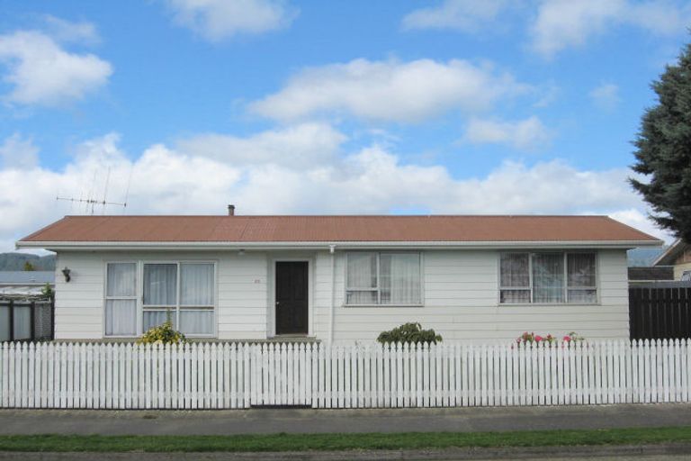 Photo of property in 25 Solway Street, Levin, 5510