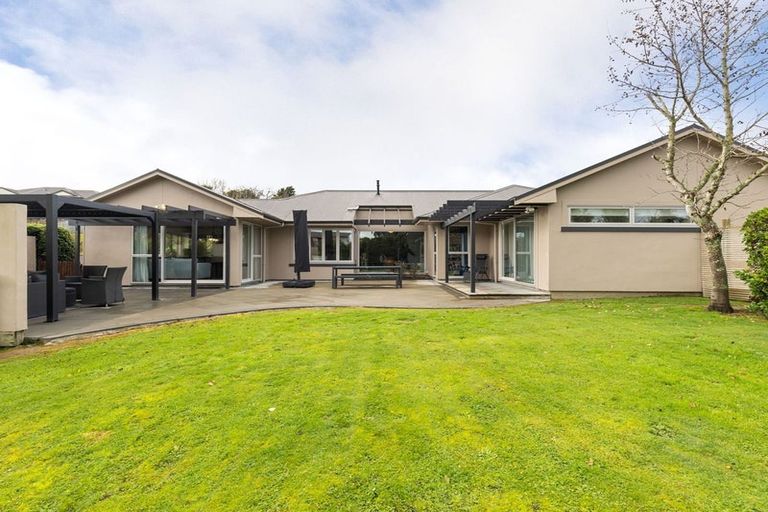 Photo of property in 37 La Lena Grove, Fitzherbert, Palmerston North, 4410