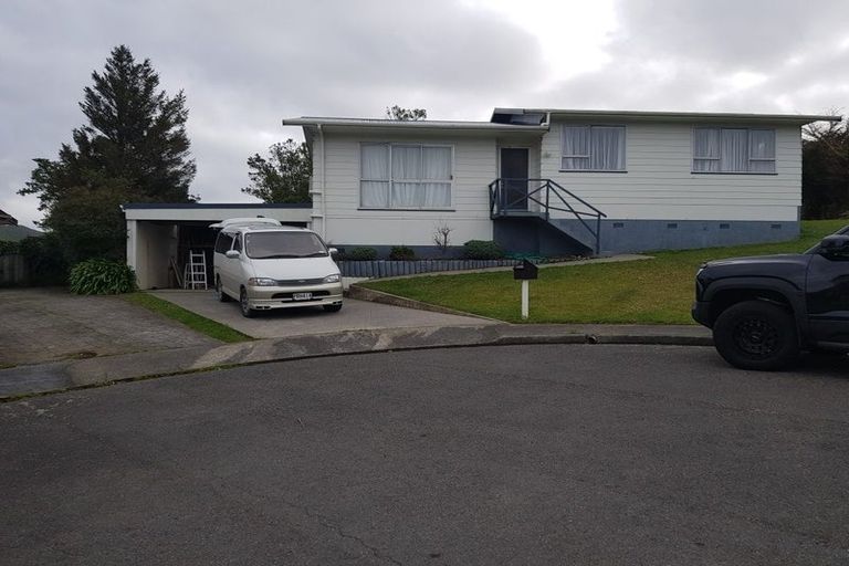 Photo of property in 4 Stroud Way, Newlands, Wellington, 6037