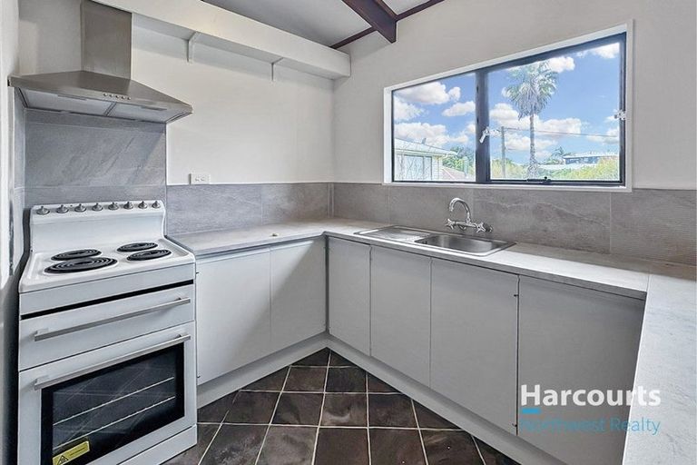 Photo of property in 1/729 Swanson Road, Swanson, Auckland, 0612