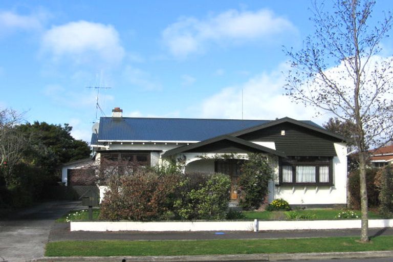 Photo of property in 33 Miro Street, Takaro, Palmerston North, 4410