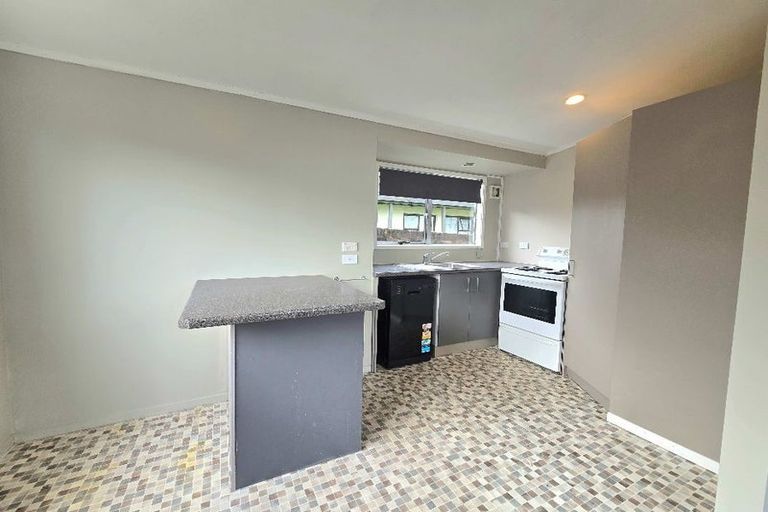 Photo of property in 5 Clayburn Road, Glen Eden, Auckland, 0602