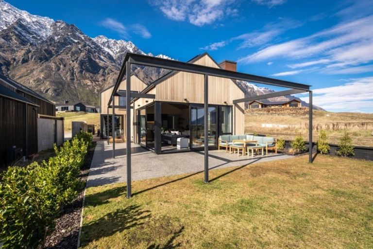 Photo of property in 17 Double Cone Road, Jacks Point, Queenstown, 9371