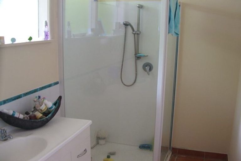 Photo of property in 2/17a Hillcrest Avenue, Hillcrest, Auckland, 0627