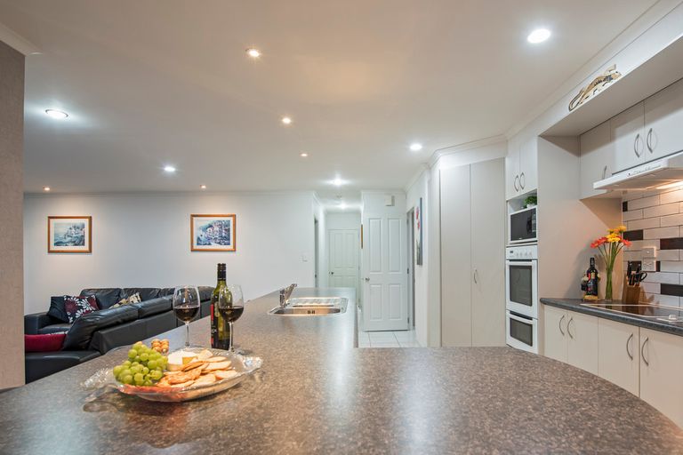 Photo of property in 31 Tomika Crescent, Papamoa Beach, Papamoa, 3118