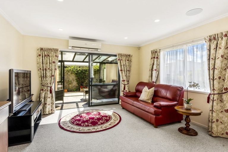 Photo of property in 4 Sunstone Crescent, Brown Owl, Upper Hutt, 5018