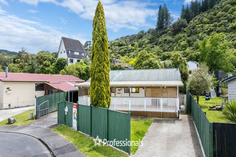 Photo of property in 6 Edmund Lomas Grove, Birchville, Upper Hutt, 5018