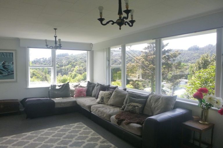 Photo of property in 6 Wyndham Road, Pinehaven, Upper Hutt, 5019