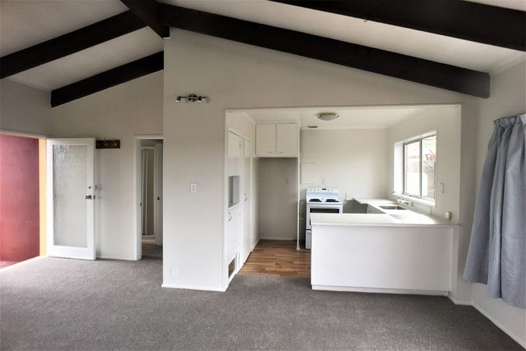 Photo of property in 23 Valley View Road, Glenfield, Auckland, 0629