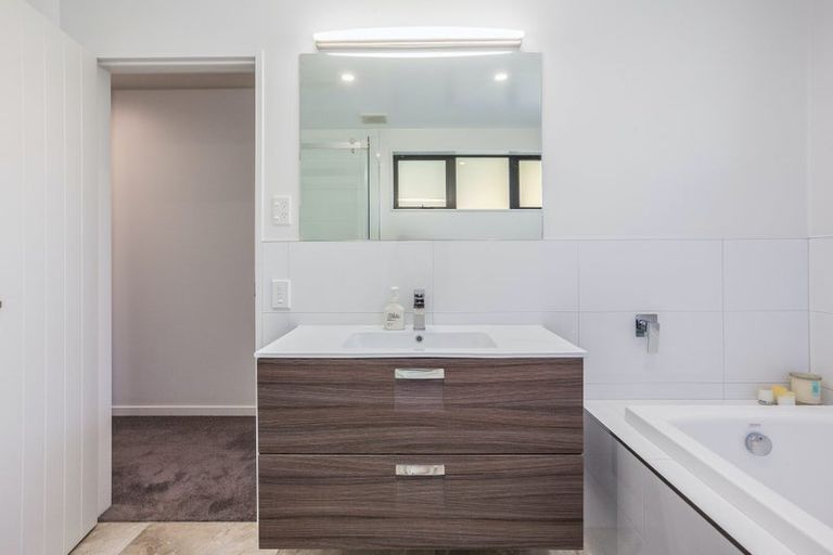 Photo of property in 14 The Fjord, Aotea, Porirua, 5024