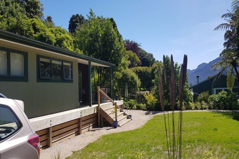 Photo of property in 14 Gibbs Road, Collingwood, 7073