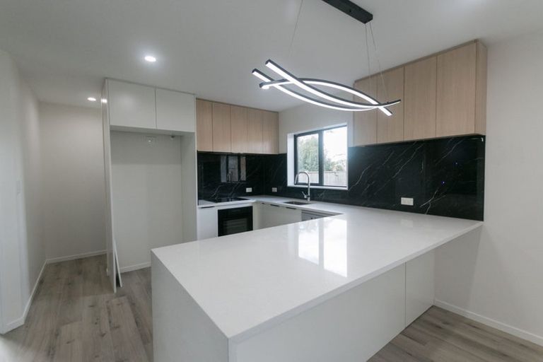 Photo of property in 17e Martin Place, Kelston, Auckland, 0602