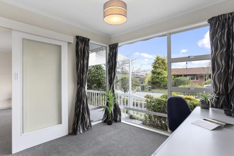 Photo of property in 2/8 Wedgewood Avenue, Cashmere, Christchurch, 8022