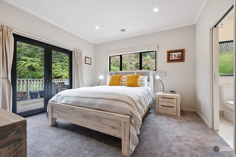 Photo of property in 22-24 Onehuka Road, Tirohanga, Lower Hutt, 5010