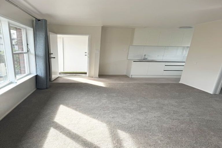 Photo of property in 2/328 Lake Road, Hauraki, Auckland, 0622