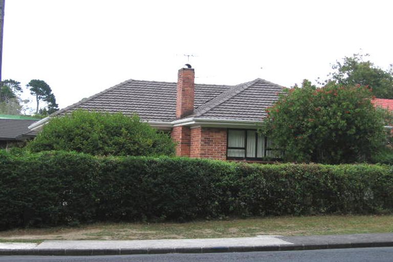 Photo of property in 20a Godley Road, Green Bay, Auckland, 0604